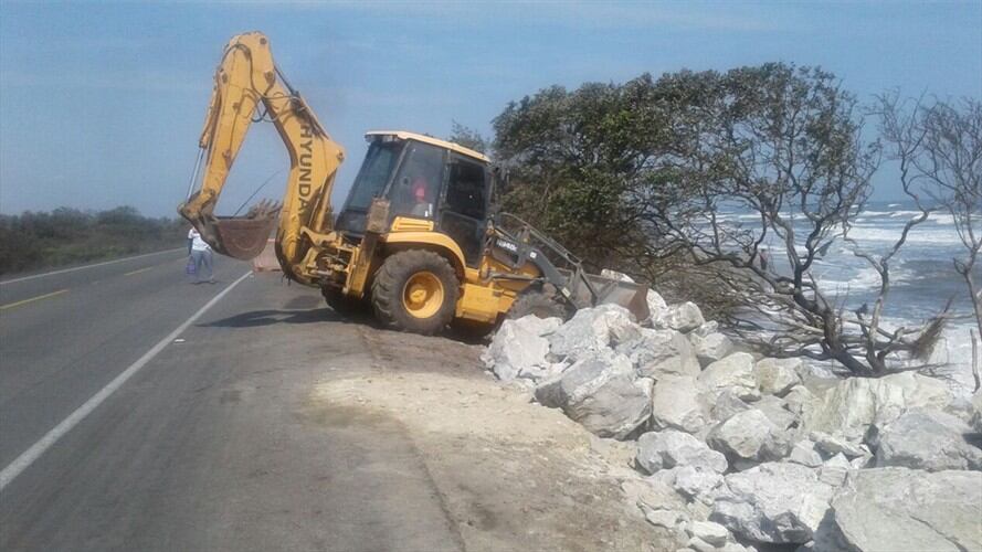 Hay alarma por deterioro del kilómetro 19 de la vía Santa Marta - Barranquilla. Foto: Gobernación del Magdalena