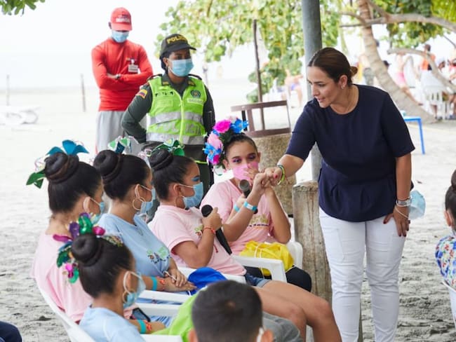 Directora del ICBF, Lina Arbeláez compartiendo con niños bajo protección del Magdalena