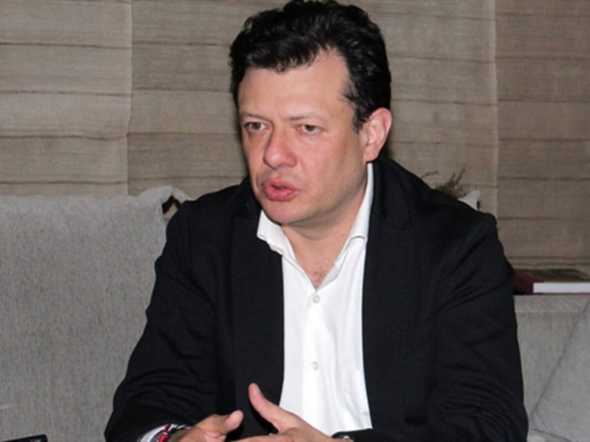 Es delito hacer política si no se tiene bendición de mafias: Hollman Morris