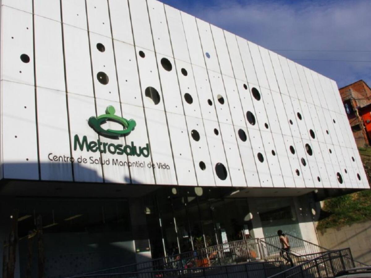 Metrosalud continuará la vacunación de los mayores de 70 años en 22 puntos