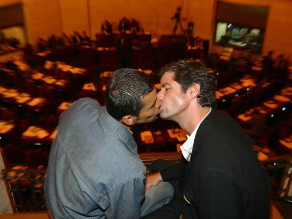 Centros Comerciales deben evitar actos de discriminación contra personas homosexuales