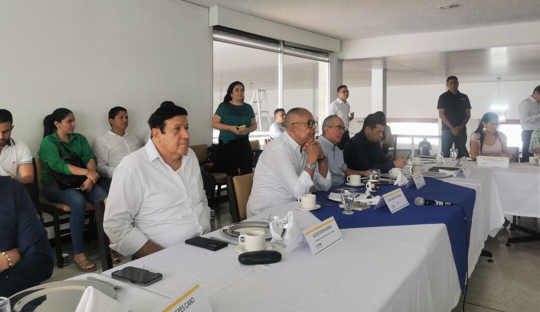 Senador Oscar Barreto con voceros gremiales 