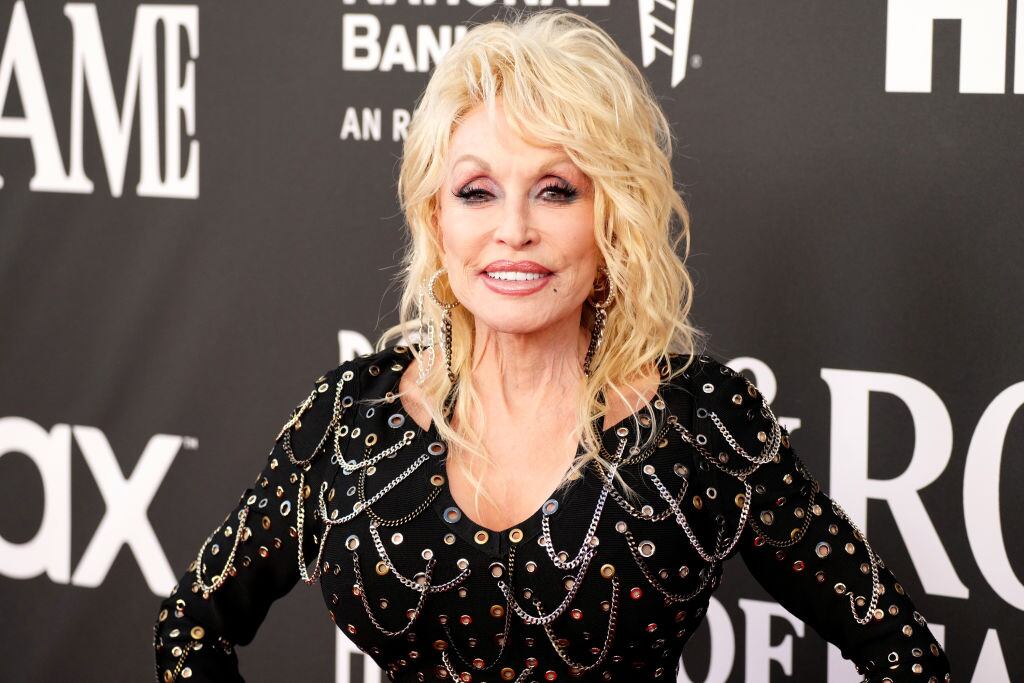 LOS ANGELES, CALIFORNIA - NOVEMBER 05: Dolly Parton attends the 37th Annual Rock & Roll Hall Of Fame Induction Ceremony at Microsoft Theater on November 05, 2022 in Los Angeles, California. (Photo by Jeff Kravitz/FilmMagic)
