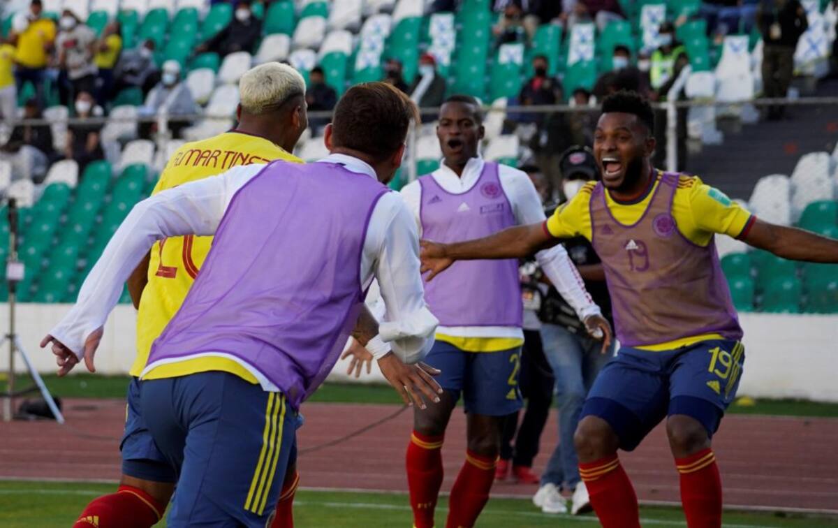 Celebración del gol de Roger Martínez