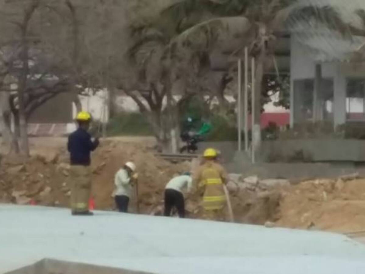 Emergencia en obras del arroyo de la María, por ruptura de tubería