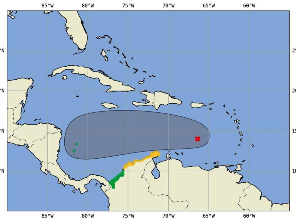 Onda tropical (AL98) con probabilidad de formación ciclónica