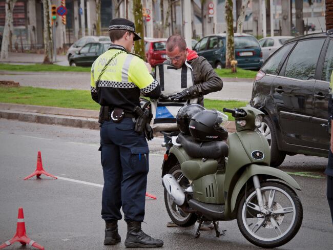 Multa de tránsito por no portar la licencia de conducción