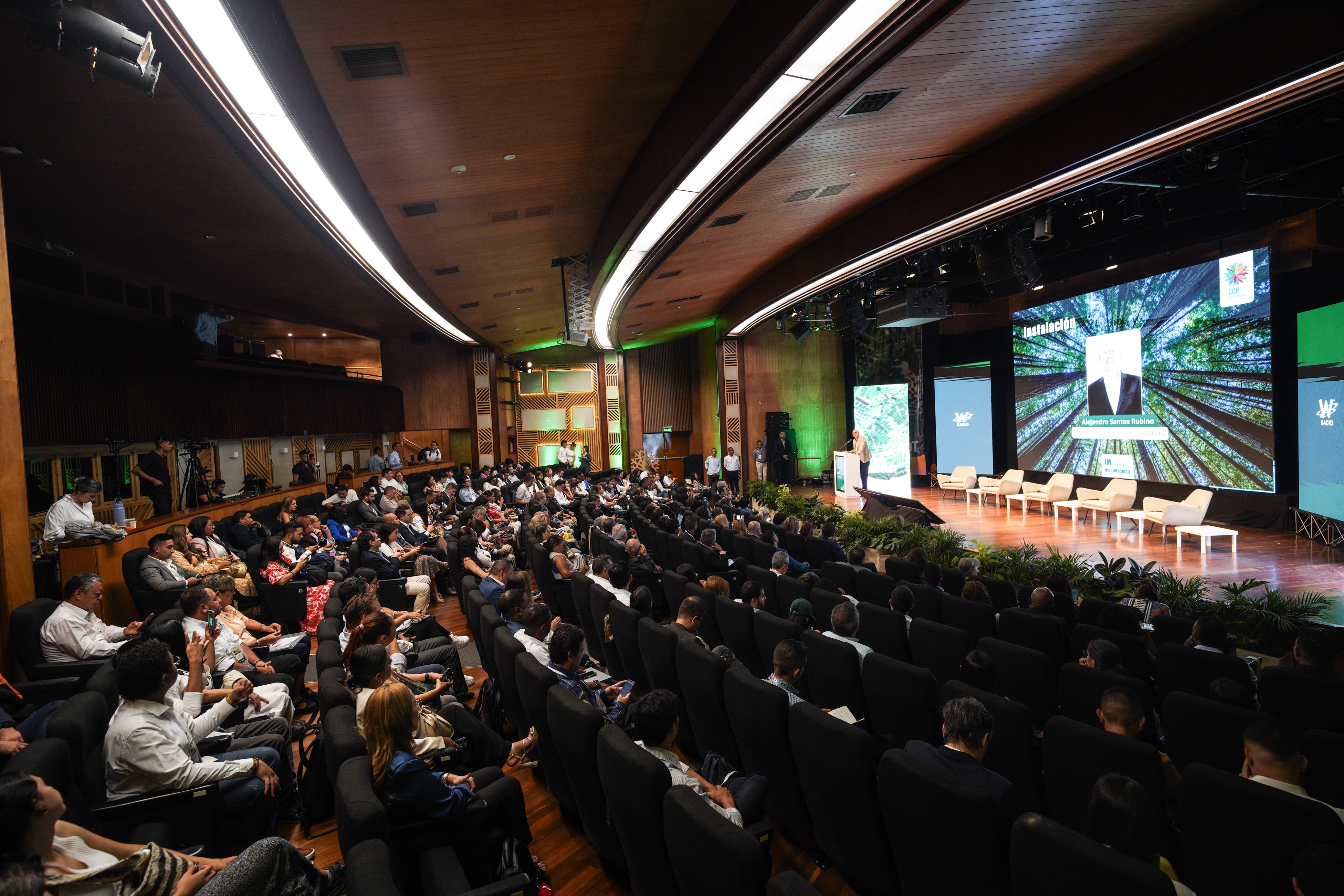 “El  Valle del Cauca tiene 53% de la biodiversidad de las aves en Colombia, con 890 distintas aves, que generan gran validez no solo a Colombia sino al mundo entero”, aseguró Dilian Francisca Toro, gobernadora del departamento, durante el encuentro ImPACTO por la Biodiversidad. | Foto: Caracol Radio.