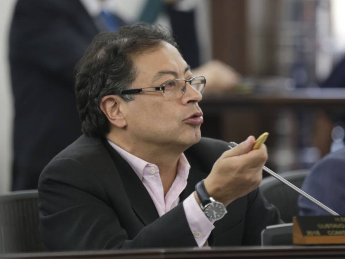 El senador Gustavo Petro dio positivo para COVID-19