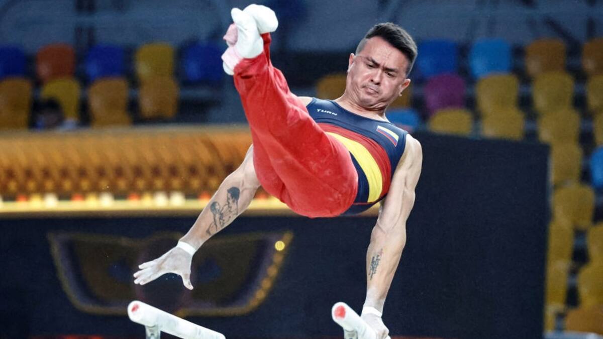 Jossimar Calvo y Ángel Barajas, a la final de barras paralelas de Copa Mundo de gimnasia