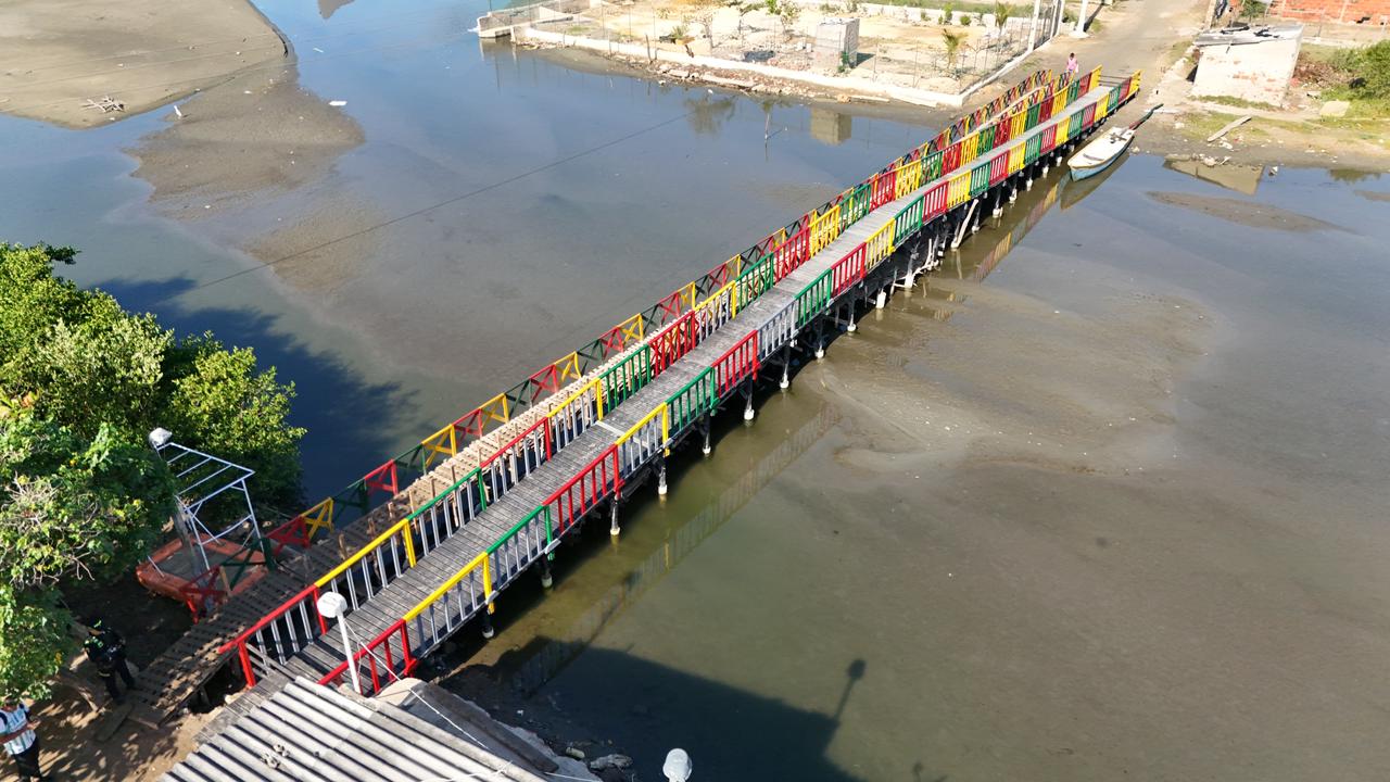 La obra beneficia directamente a las comunidades de Marlinda y Villa Gloria, que por décadas enfrentaron problemas de movilidad e incomunicación, cuando la marea sube o las lluvias caen