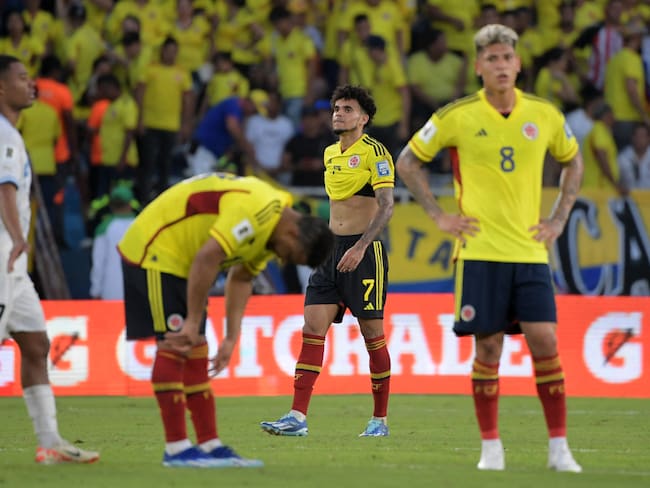 La Selección Colombia después del partido ante Uruguay (Photo by Raul ARBOLEDA / AFP) (Photo by RAUL ARBOLEDA/AFP via Getty Images)