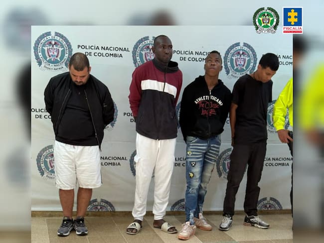Estos son los cuatro capturados presuntos responsables del asesinato del periodista Óscar Gómez en Armenia. Foto: Cortesía Fiscalía