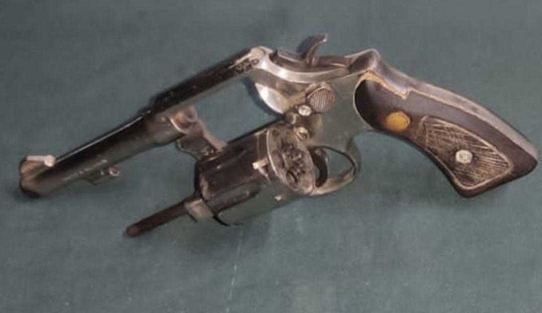 El menor de 16 años fue aprehendido en un colegio de San Cayetano y deberá responder por porte ilegal de armas