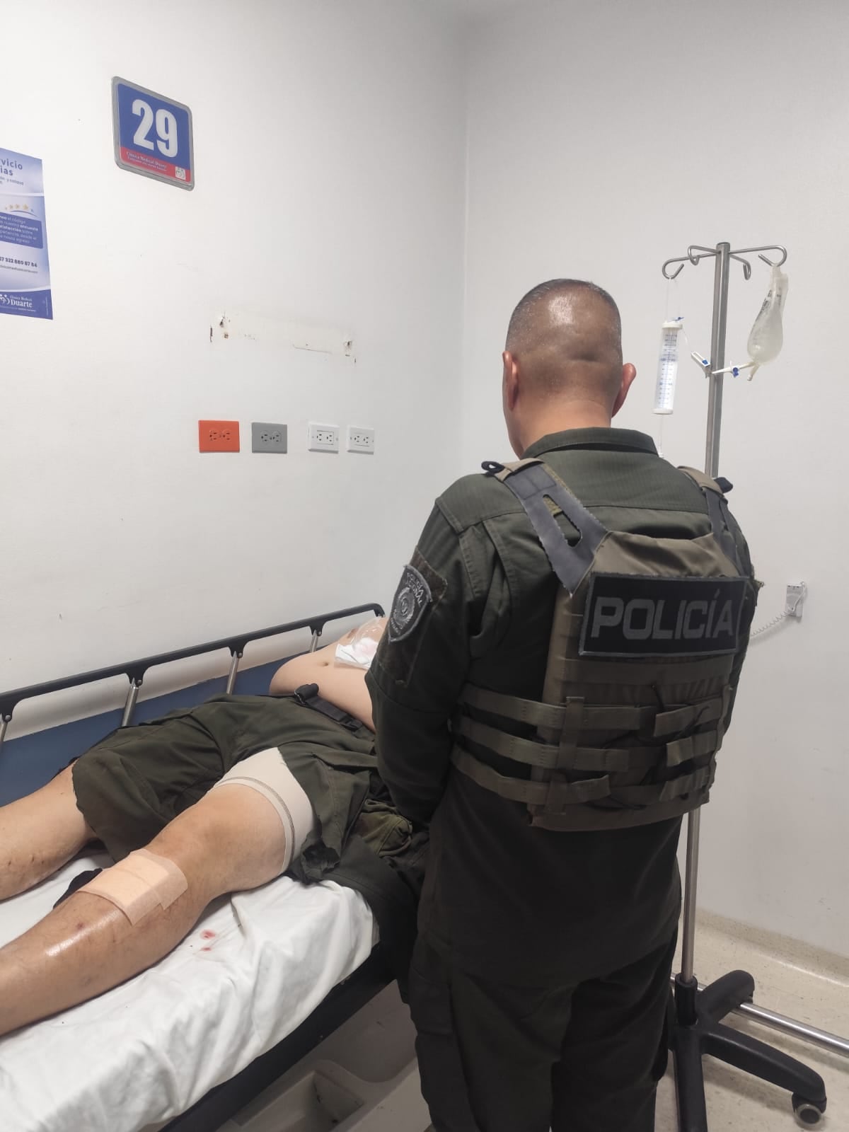 Dos policías se recuperan en una clínica, luego del atentado al comandante de la policía del departamento / Foto Caracol Radio