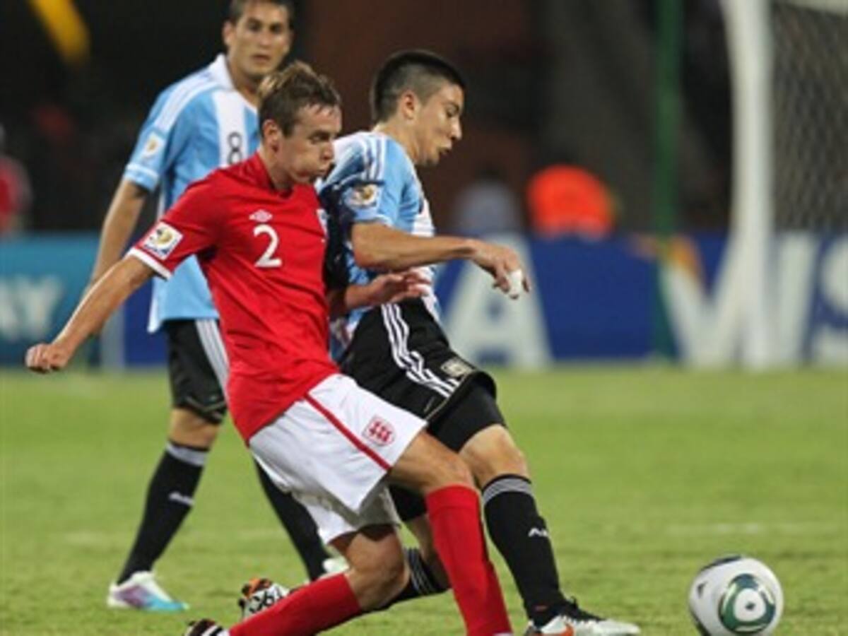 Argentina e Inglaterra se repartieron los puntos en Medellín