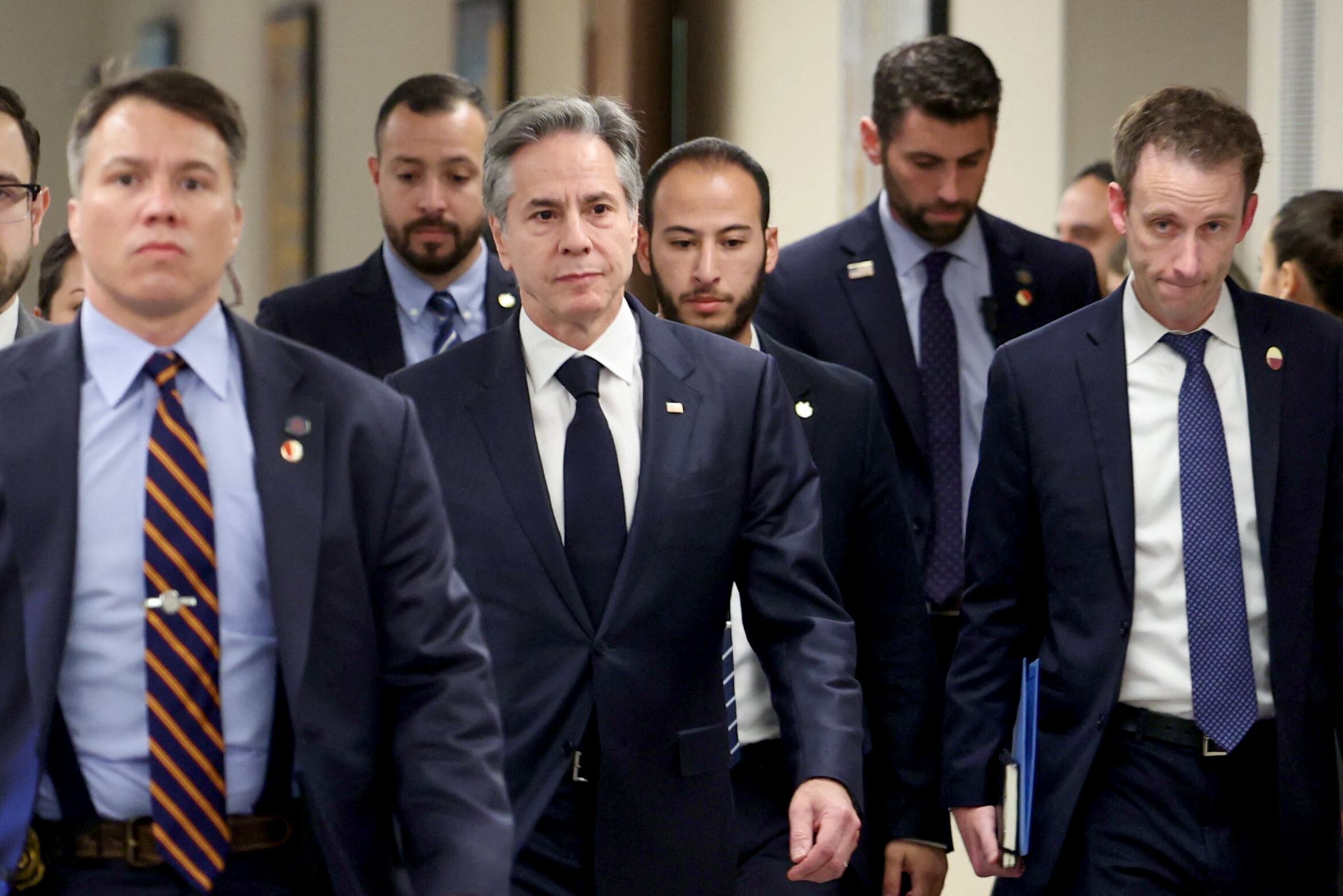 TOPSHOT - US Secretary of State Antony Blinken arrives for a meeting with Israeli President Isaac Herzog in Tel Aviv on January 9, 2024. Foto: ABIR SULTAN/POOL/AFP via Getty Images)