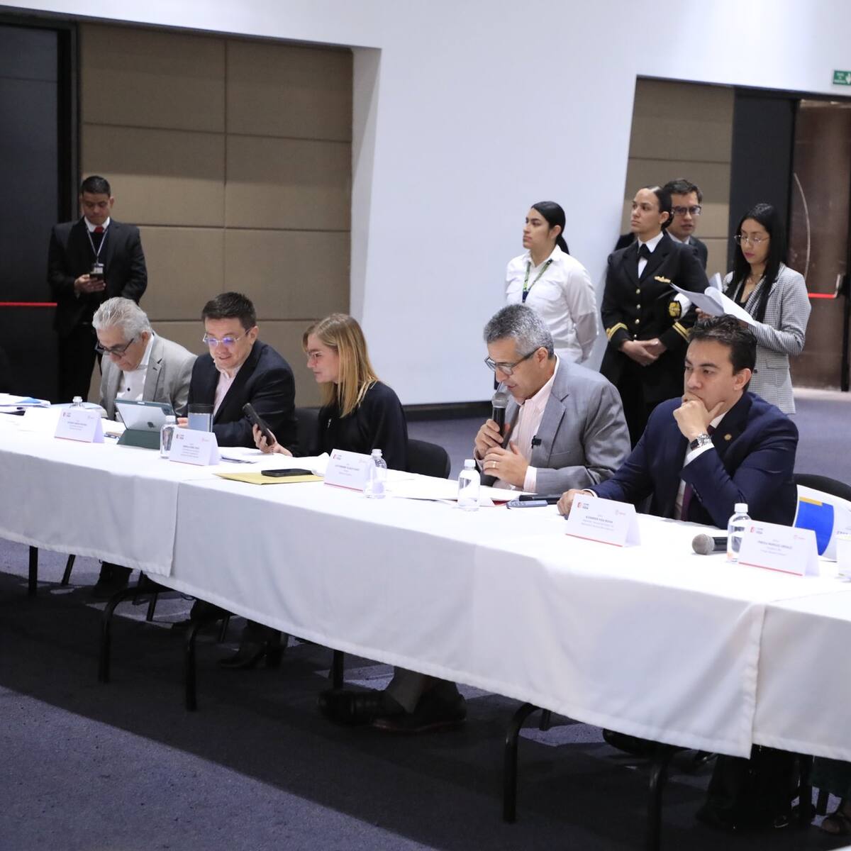 VIDEO: Tensión entre MinInterior y registrador durante Comisión de Garantías Electorales