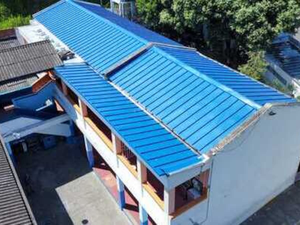 VIDEO: Como si no tuviera techo, colegio resultó inundado por lluvias en Bucaramanga