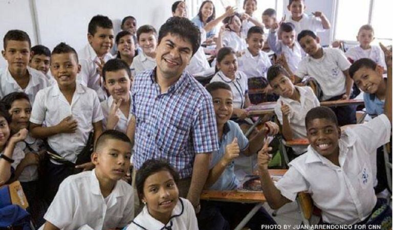 "3 secretos para ser feliz" es el nombre de la charla que por estos días dicta.