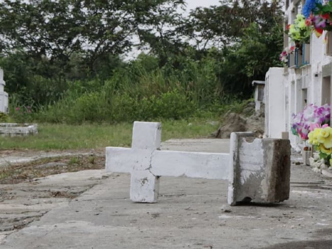 Profanan 9 tumbas en cementerio de Santa Elena en Cerrito, Valle