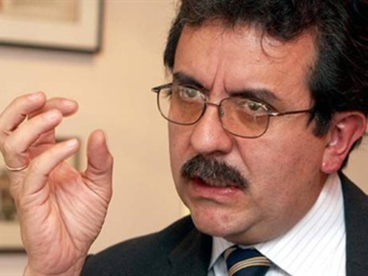 Liberales apoyarán a Carlos Medellín como nuevo magistrado de Corte Constitucional