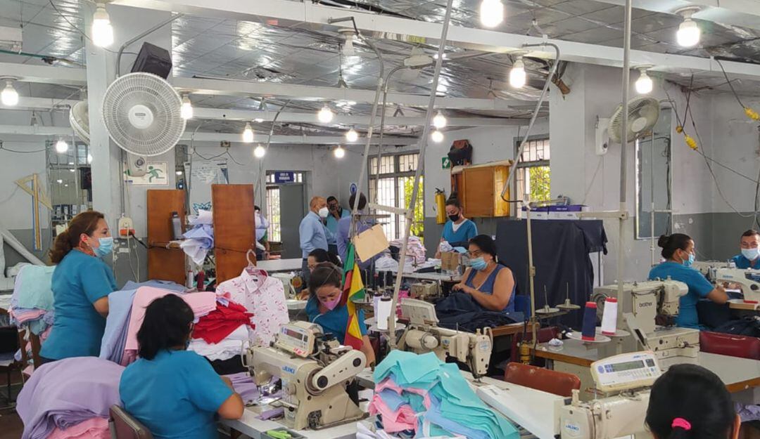 Camisas y Pantalones Monarca 