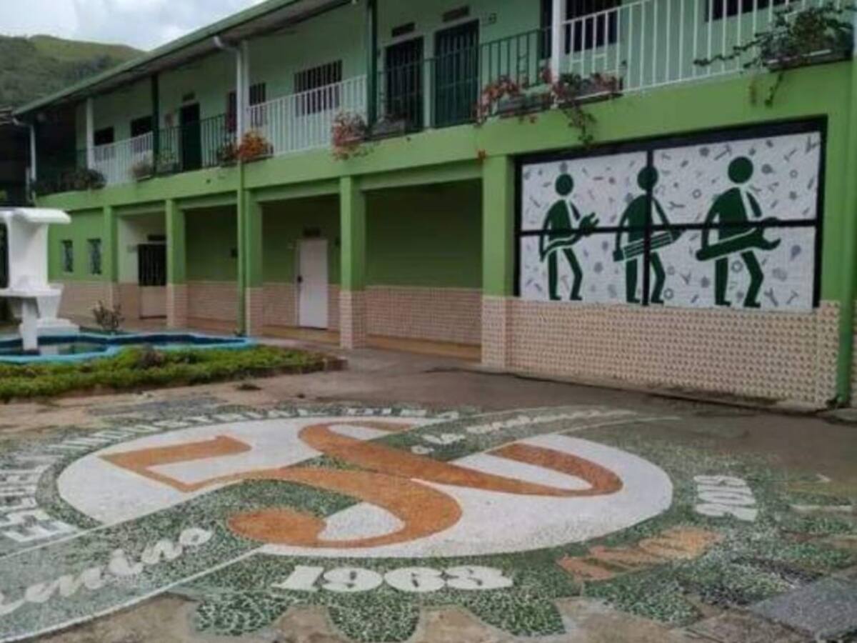 Más docentes con COVID tras el regreso a las aulas