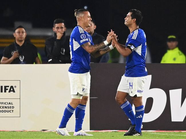 Millonarios' forward Leonardo Castro (L) celebrates after scoring during the Copa Sudamericana group stage first leg football match between Millonarios and Defensa y Justicia, at the El Campin stadium in Bogota on April 4, 2023. (Photo by Juan BARRETO / AFP) (Photo by JUAN BARRETO/AFP via Getty Images)
