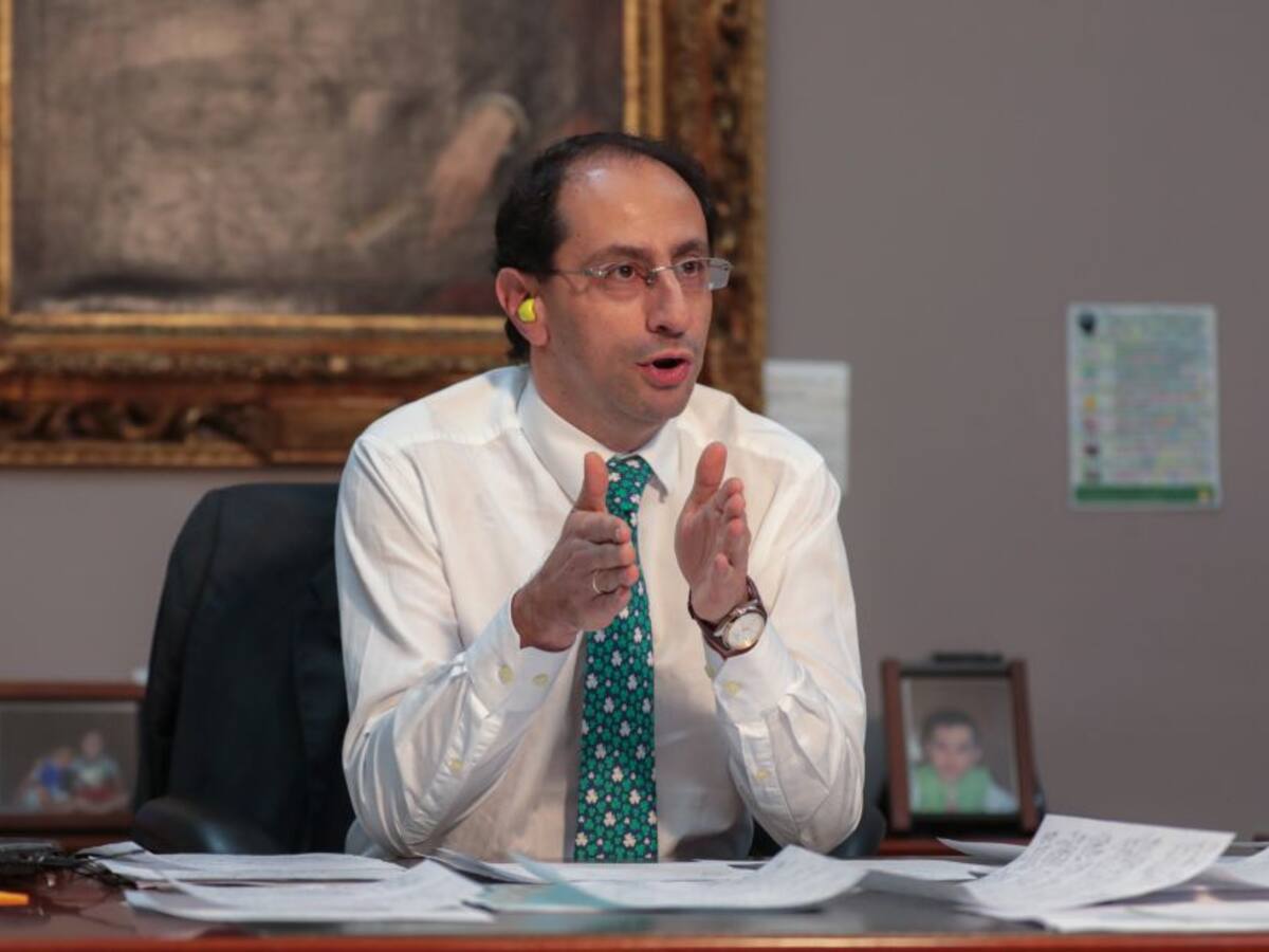 Principal preocupación del Emisor es controlar la inflación: MinHacienda