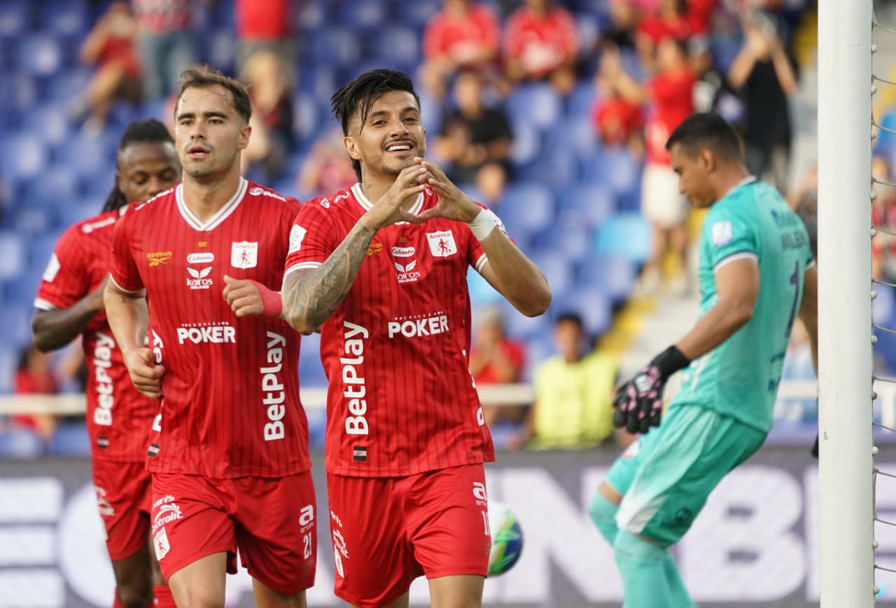 América se impone con categoría sobre Alianza en su regreso al Pascual y es líder absoluto de Liga / Colprensa
