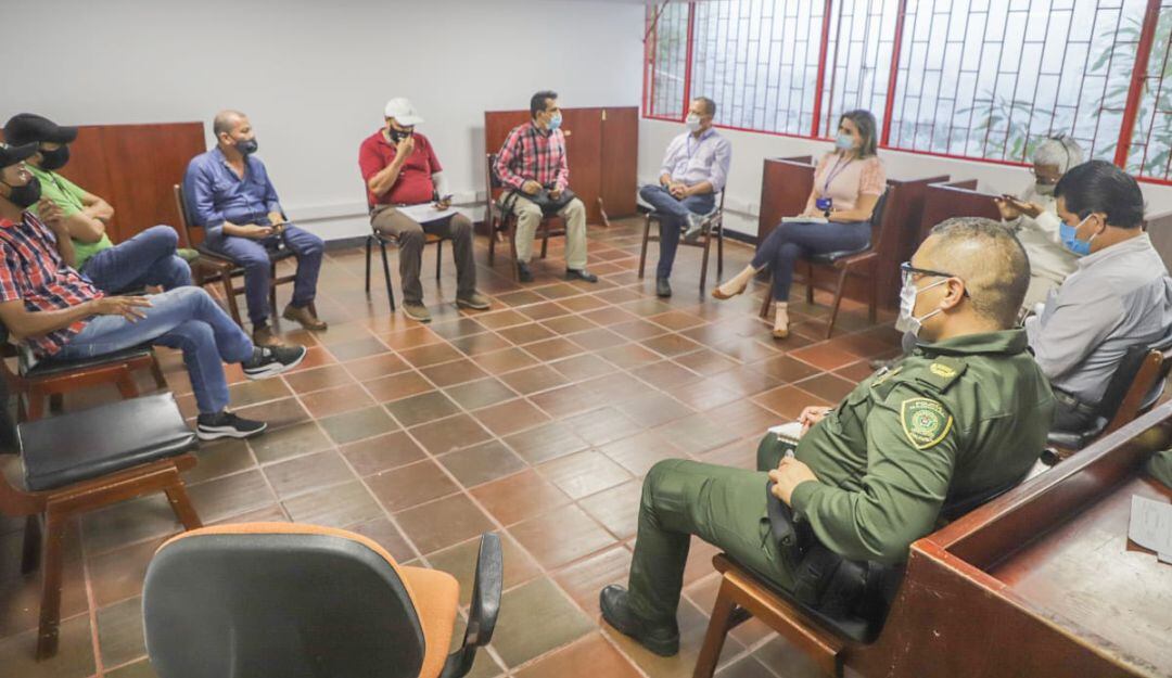 mesa de concertación con taxistas