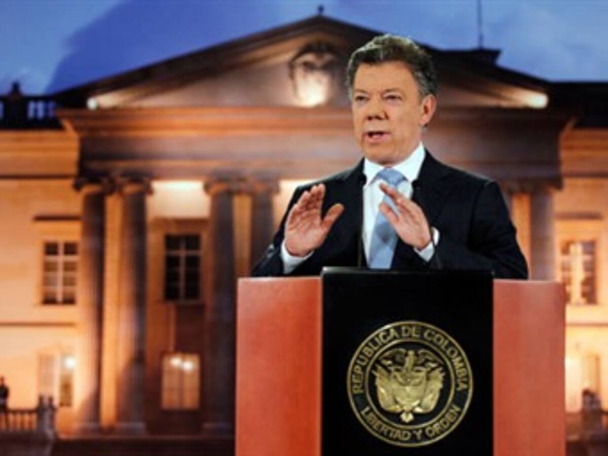 Reforma tributaria busca que paguen menos los que ganan menos y más los que ganan más: Santos