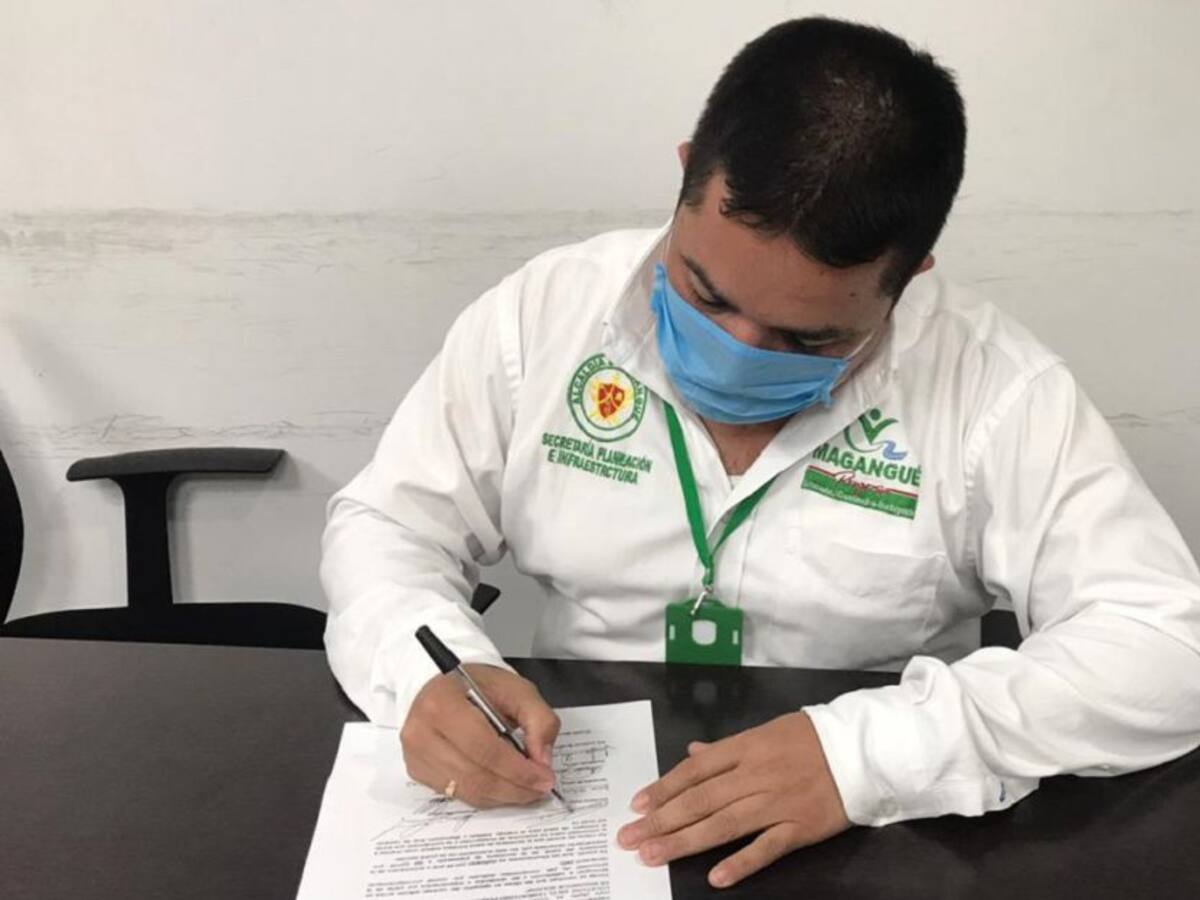 Firman acta para construcción de bóvedas en cementerio de Magangué