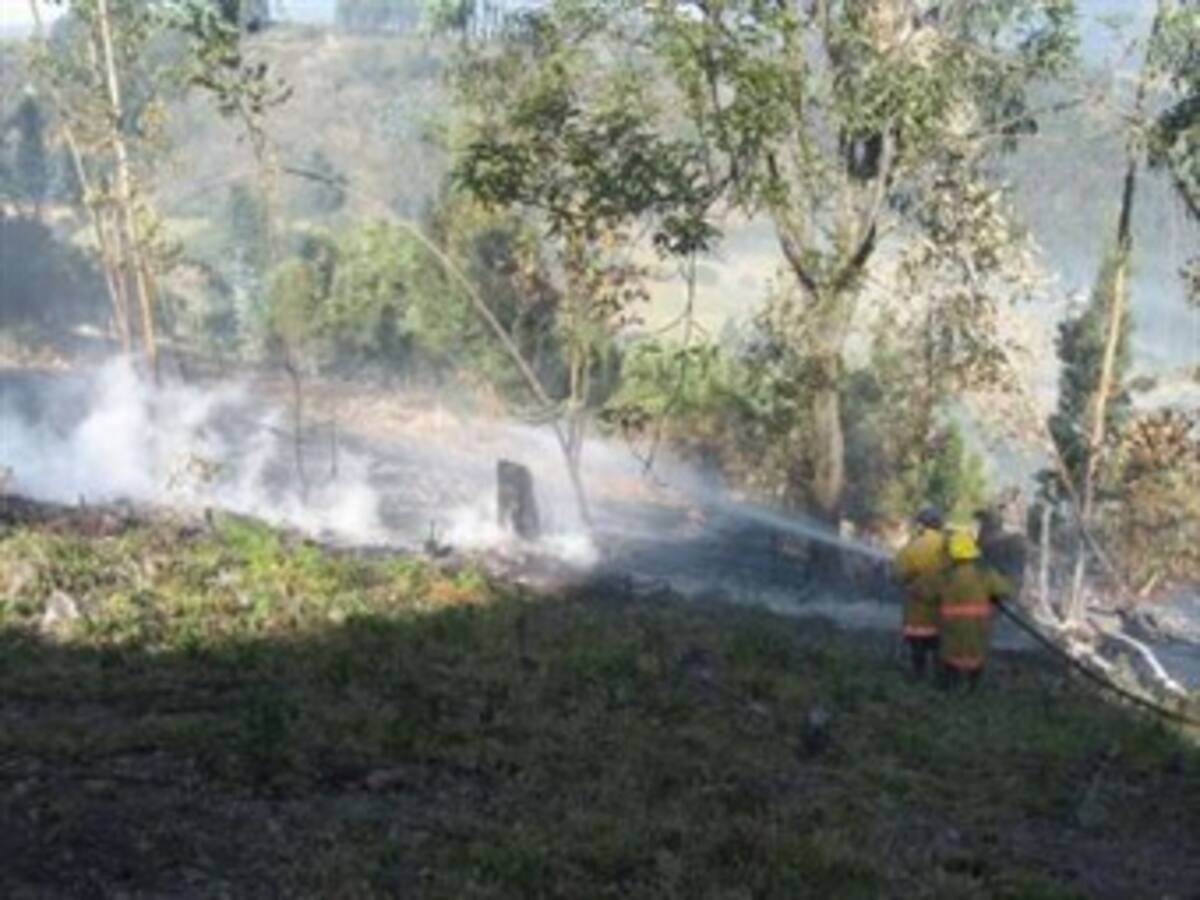 En un 75 % esta controlado el incendio forestal de Chíquiza, Boyacá