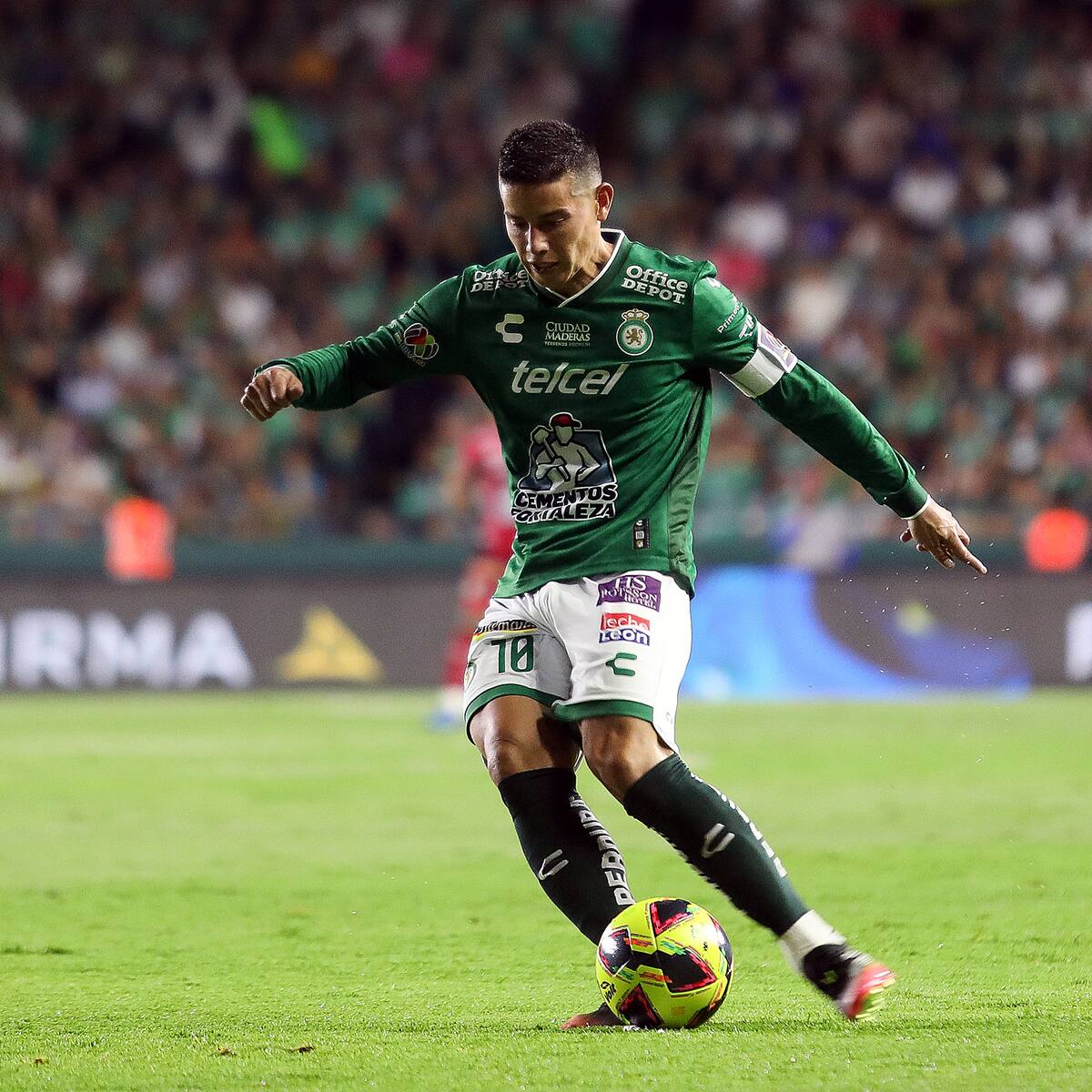 James Rodríguez brilla y Stiven Mendoza se viste de héroe en sufrida victoria de León sobre Tigres