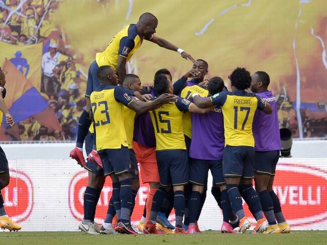 Ecuador se hizo grande en Quito y superó comodamente a Uruguay