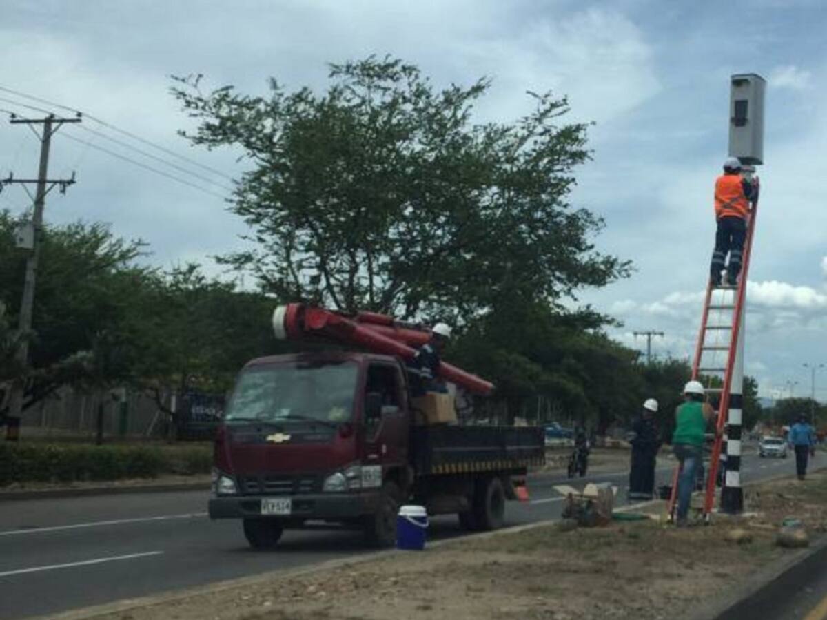 Se caen la foto multas en dos municipios del área metropolitana
