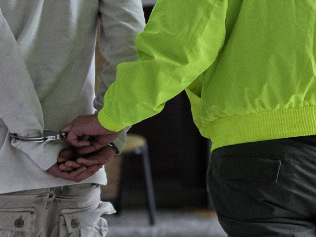 Capturan dos hombres presuntamente involucrados en tráfico de armas