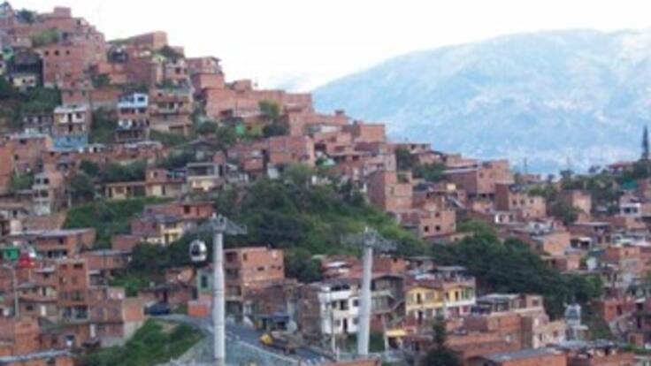 Con bases militares refuerzan seguridad en las comunas de Medellín