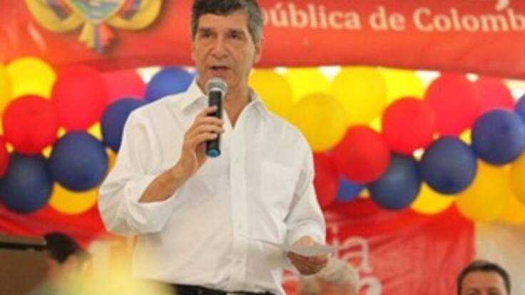 Renunció el ministro de Trabajo para hacer campaña por la paz plena