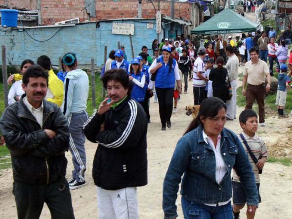 Protegen a campesinos que deben devolver tierras a desplazados