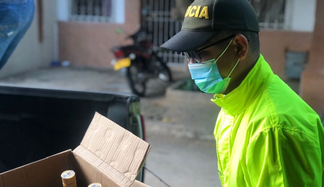 Botellas incautadas. Cortesía: Policía