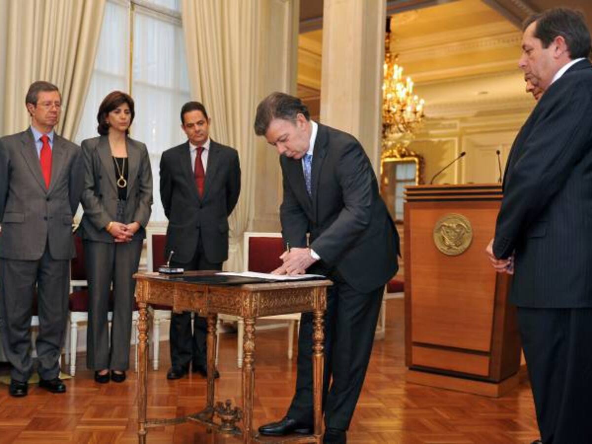 La DNI y las fichas que se mueven detrás