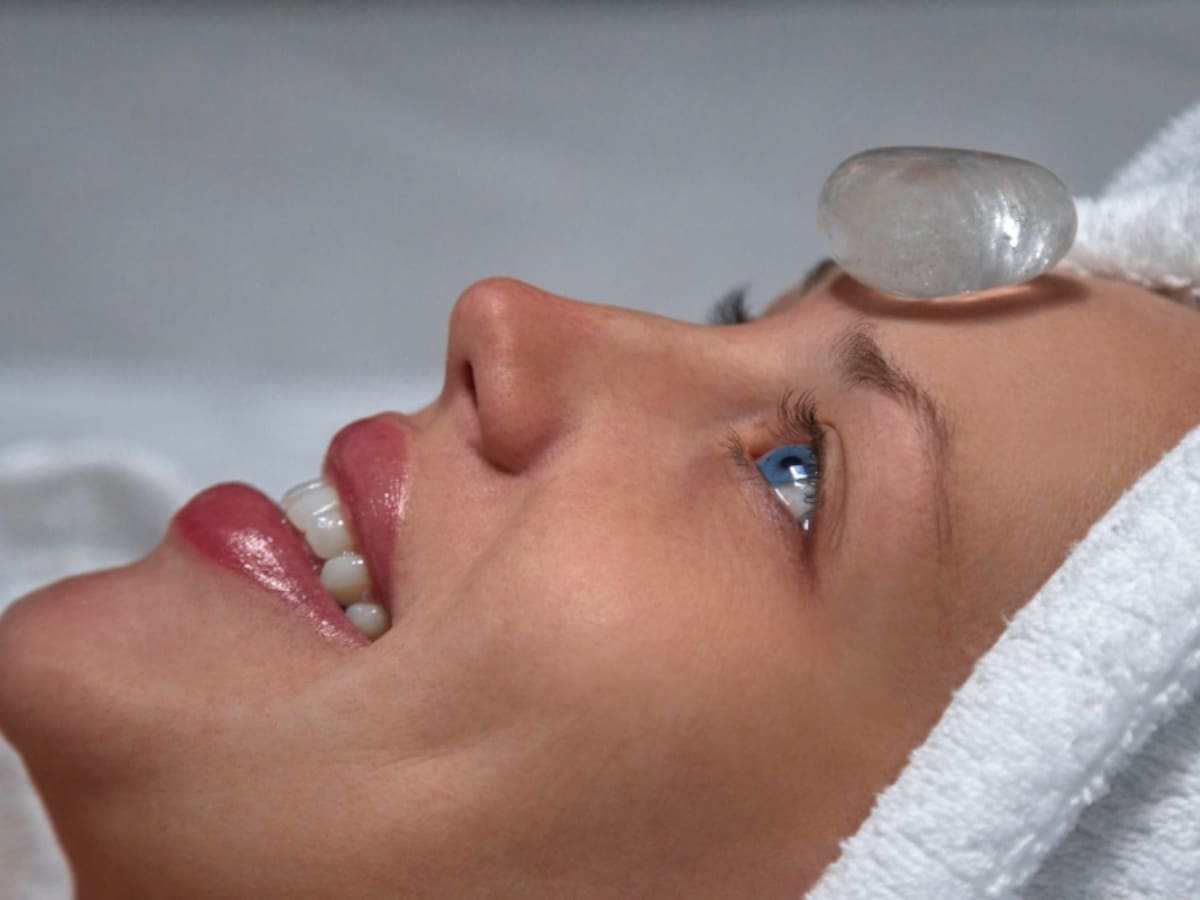 Así se utiliza la piedra de alumbre para producir colágeno en la cara, según expertos