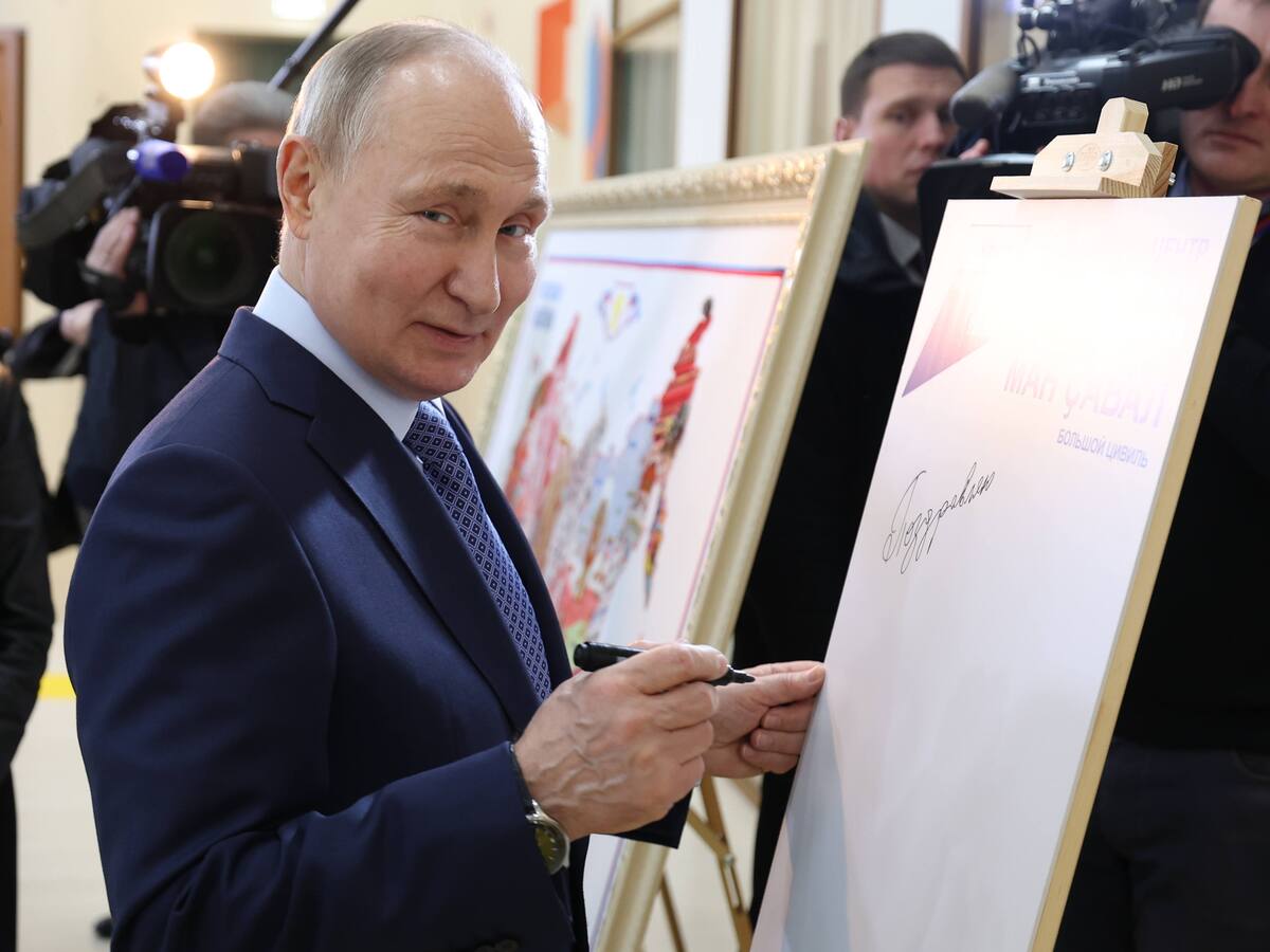 Putin felicita soldados mientras EE.UU. anuncia nuevas sanciones