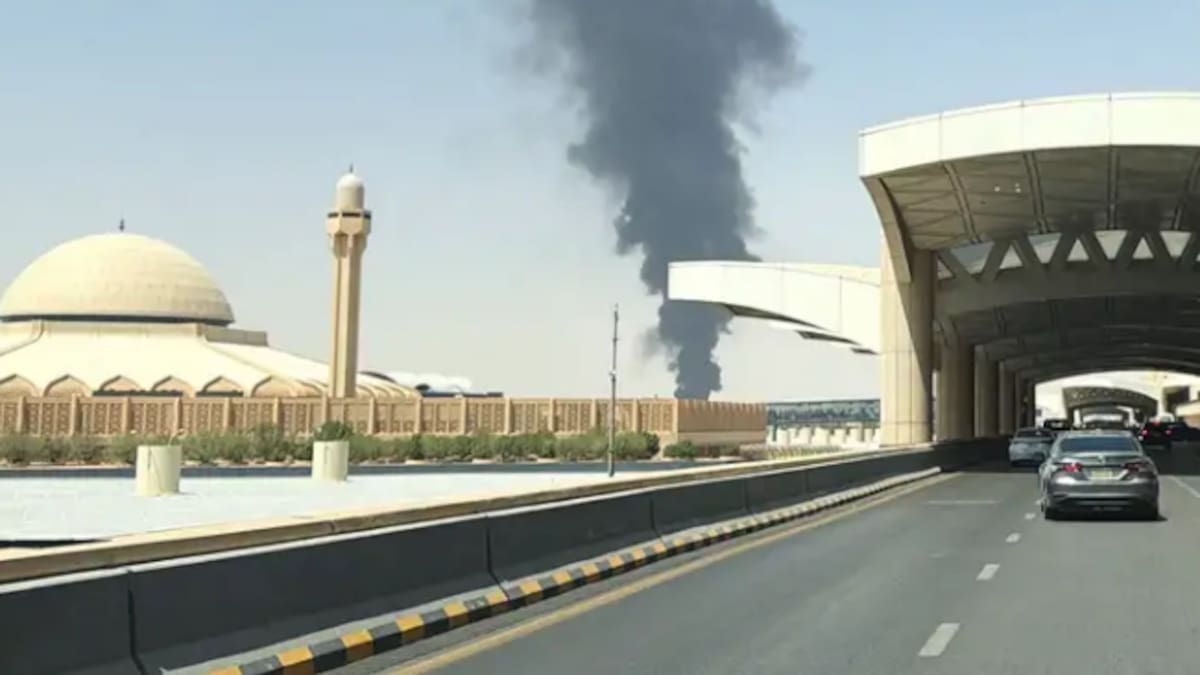 Alerta aérea en Riad, Arabia Saudita, por humo y llamas cerca del aeropuerto internacional