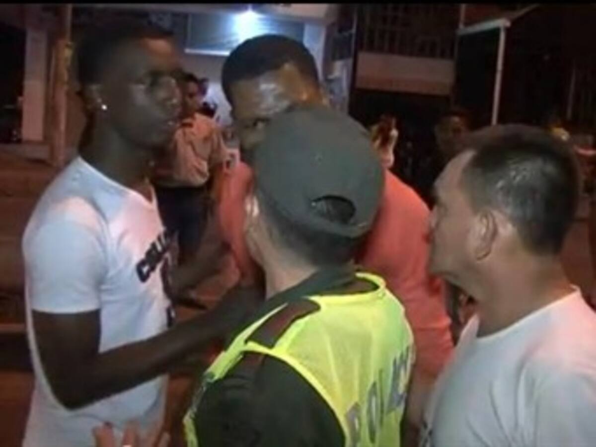 Soldados en aparente estado de embriaguez agreden a policías y periodistas en Neiva
