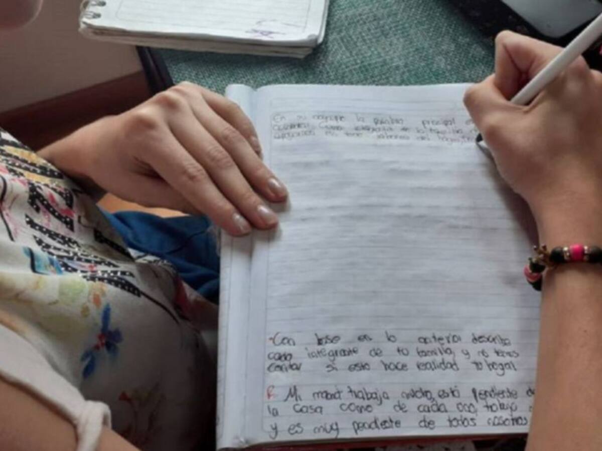 Padres de familia celebran decisión de no retornar a las aulas este año