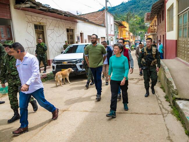 La alcaldesa Claudia López y los gobernadores de Cundinamarca y Meta se reunen en el Sumapaz para abordar alertas de seguridad.
